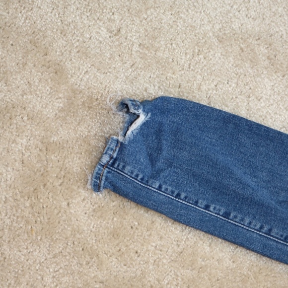 Abercrombie & Fitch High Rise Distressed Blue Jeans - Picture 3 of 6